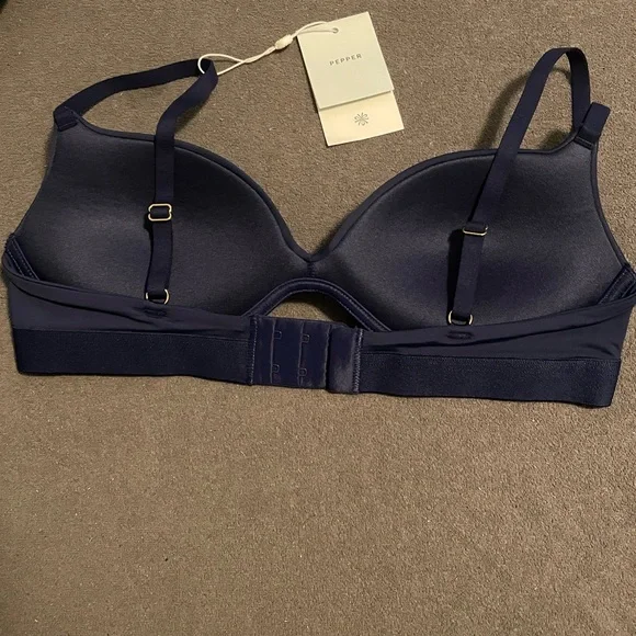NWT - Pepper Zero-G Wirefree Lift Up Bra - 34B Navy - Picture 2 of 5